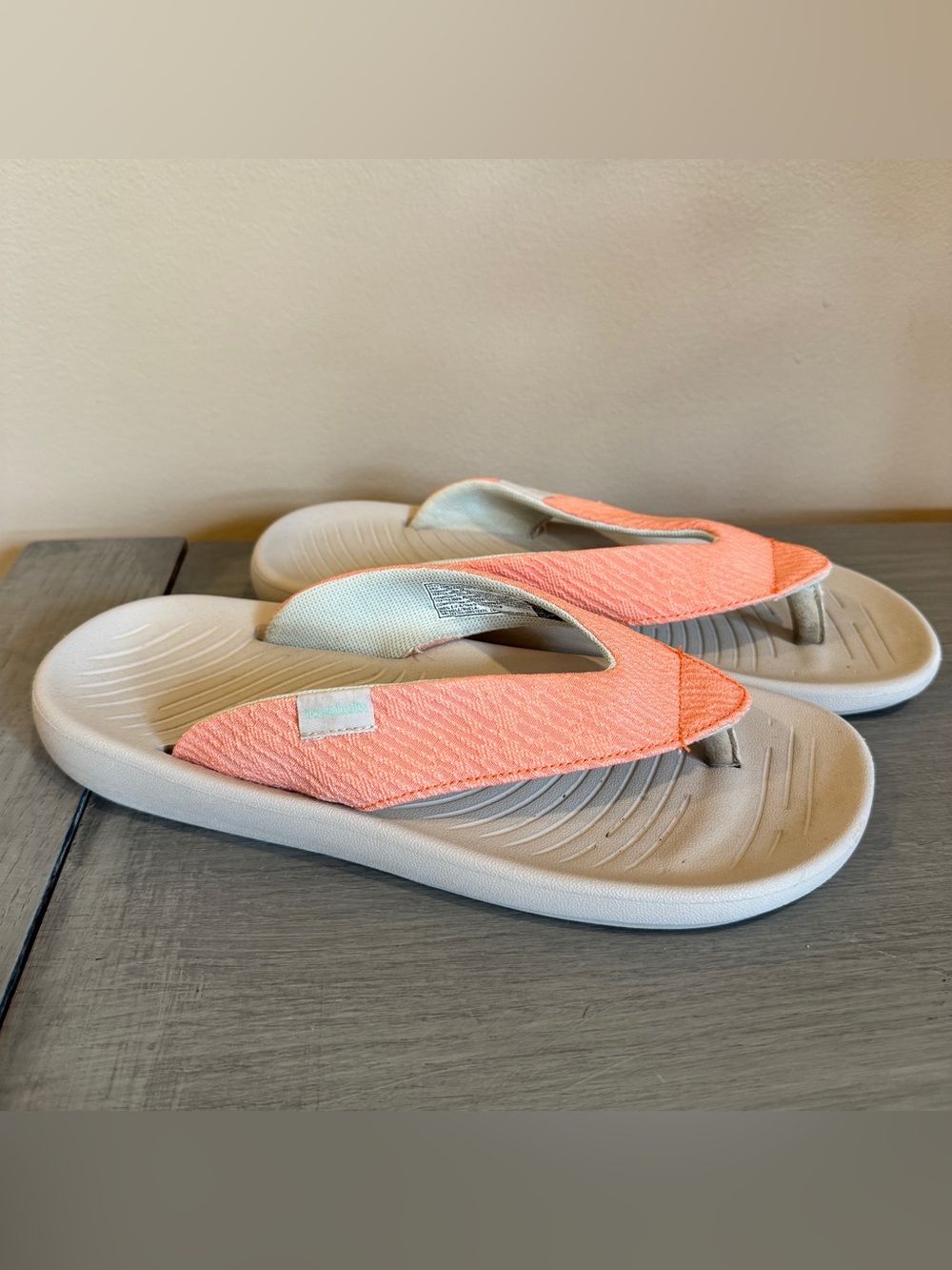 Hey Dude Women's Peach Slip On Thong Sandals Size 9